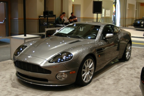 Aston Martin V12 Vanquish